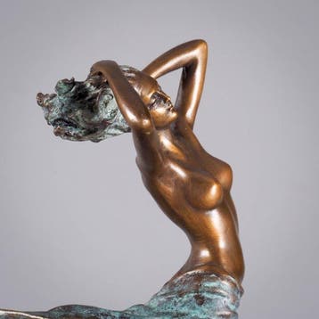 Milo (1910-1978) - Statue, Vrouw in de wind - 32.5 cm -