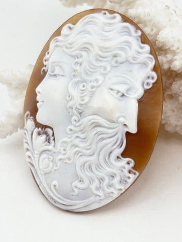 CASSIS MADAGASCARIENSIS - Cameo - Handgesneden camee