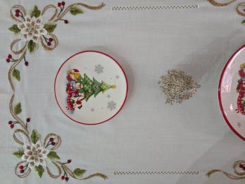 Elegante Tovaglia Natalizia ricamata a mano su misto lino 12, Antiquités & Art