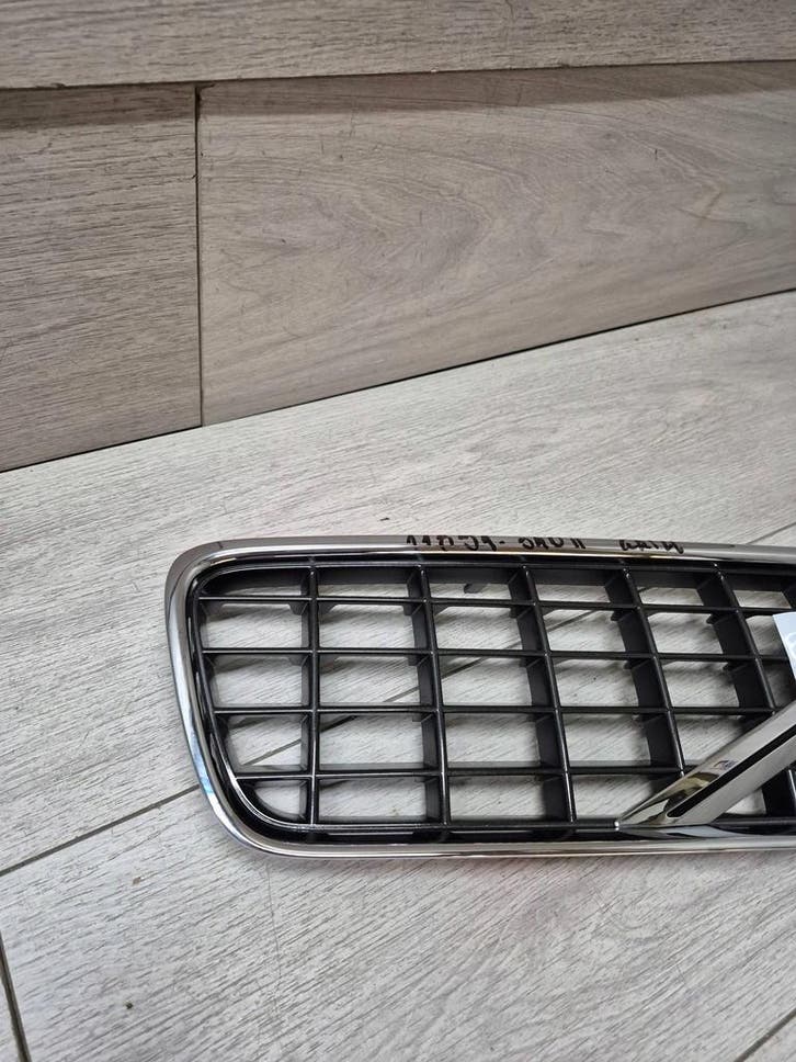 Volvo S40 II grill 8620116, Auto-onderdelen, Carrosserie, Gebruikt, Verzenden