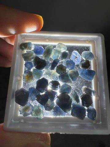 Lot de 100 carats de Cristaux de Saphir Rugueuse- 20 g -