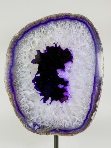 Agate violette rare - géode de cristal de roche sur socle -, Collections