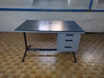 Bureau - IJzer - Industrieel metalen bureau