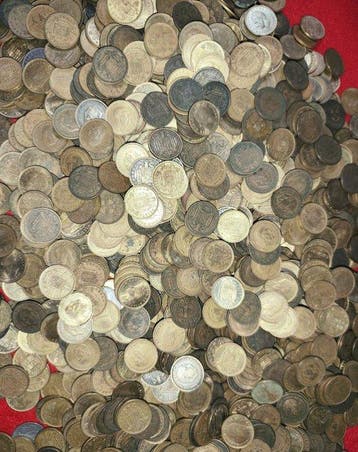 Spanje: een lot van 5,4 kilos munten van één peseta., Postzegels en Munten