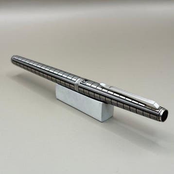 Platinum - Riviere (engraved black check) - 14K white gold