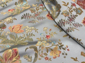 500 x 140 cm – Jacquardweefsel met bloemendessin in zilver –