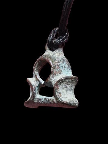 Keltisch Brons, Stunning & Rare Shape Talisman Hanger