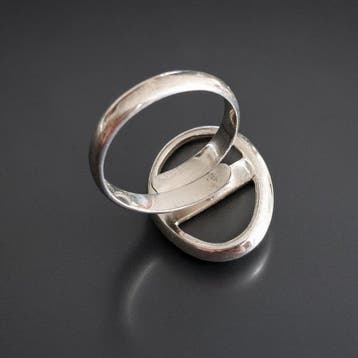 Ring van gouden obsidiaan. Hoge kwaliteit. Bevestiging op
