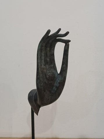 Hand van Boeddha in brons / messing – heruitgave – patina