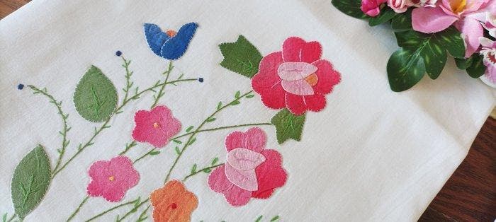 Zachte badhanddoeken van fijn linnen met bloemen geborduurd, Antiek en Kunst, Antiek | Tapijten, Tafelkleden en Textiel