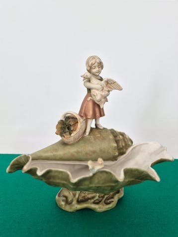 Royal Dux Bohemia - Beeldje - Figural Centerpiece / Shell