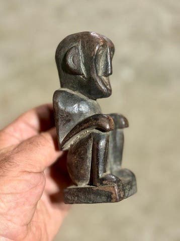 Prachtige amuletfiguur uit een oude collectie uit de jaren