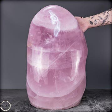 Élégante pièce de quartz rose en forme libre du Brésil –