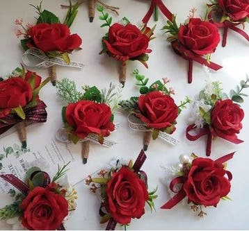 Luxe corsage rode zijden roos boutonnière op pinclip met