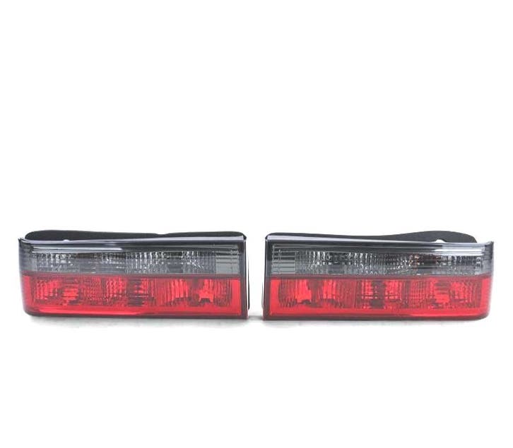 FEUX ARRIÈRE BMW E30 ROUGE NOIR, Autos : Pièces & Accessoires, Éclairage, Envoi