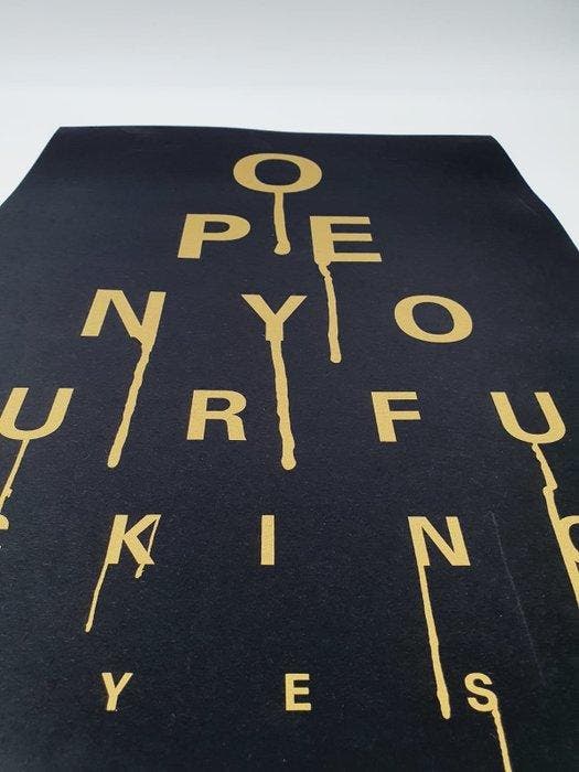 Alex Bucklee - Eye Test Dripping Gold Ap, Antiquités & Art, Art | Objets design