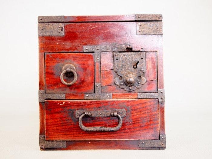Ladekast - Inktsteen-doos () uit de Meiji-periode, met een, Antiek en Kunst, Antiek | Overige Antiek