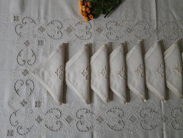 Tovaglia 12 posti puro lino ricamata a mano ricamo intaglio