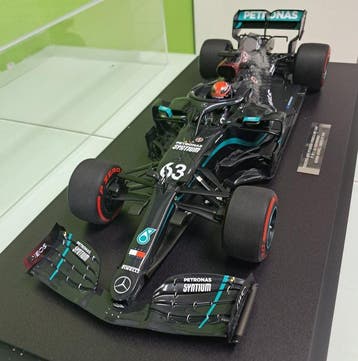 Minichamps 1:12 - Model sportwagen - 1:12 - George Russell