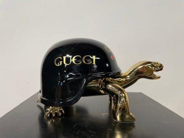 Van Apple - Fashion Desire - The Gucci Peace Turtle