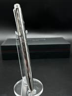 Caran dAche - RNX 316 Acero inoxidable en color plata. -, Collections