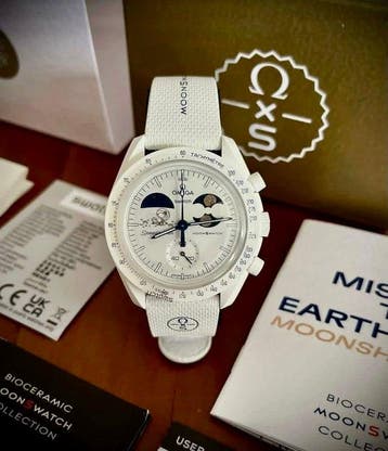 Omega x Swatch - Mission to Earth (Moonshine Gold) - Sans, Nieuw
