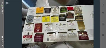 Lot d’étiquettes anciennes de brandies et de vins de Xérès -