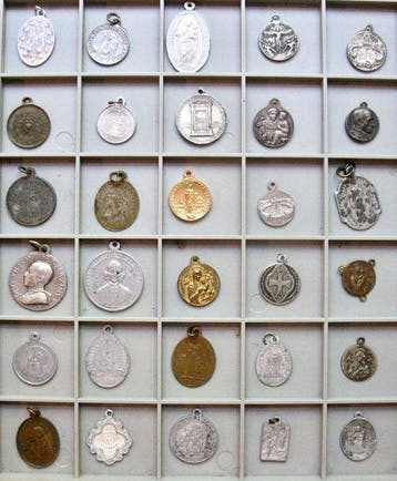 Europa. 30 Different Religious Medals | 20th century |