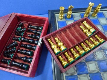 Jeu déchecs en Alu avec échiquier offert avec le jeu ,, Antiek en Kunst, Curiosa en Brocante