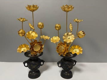 Groot(e) paar Jyôka  (vergulde tempelbloemen) van circa 35