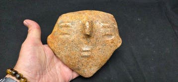 Curiosity cabinet: Aztec terracotta mask - Diorama