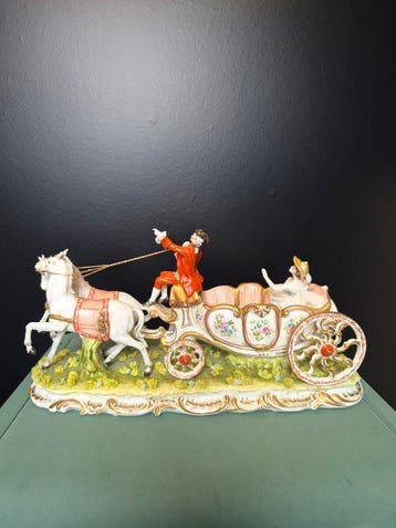 Tiche, Capodimonte - Beeldje - Large horse-drawn carriage -