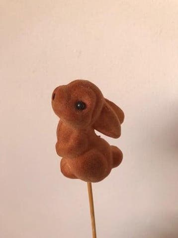Bijsteker Konijn pluche Bruin 7.5 cm +12 cm stok per stuk, Nieuw