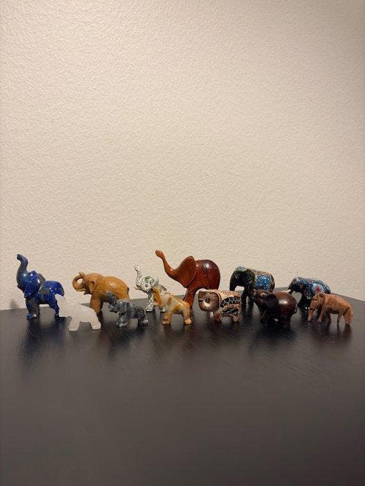 Verzameling van 12 handgemaakte olifanten - lapis lazuli,, Antiquités & Art, Art | Art non-occidental