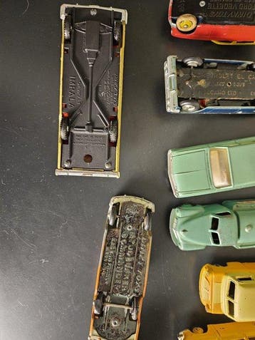Dinky Toys 1:43 - Modelauto (26) - Various car models