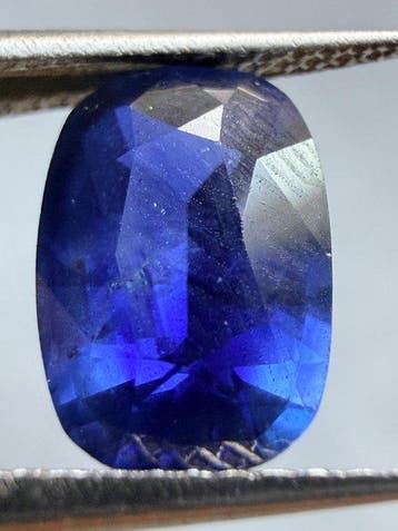 Bleu Saphir - 1.84 ct - Antwerp Laboratory for Gemstone