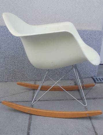 Vitra - Charles & Ray Eames - Schommelstoel - Plastic, Hout