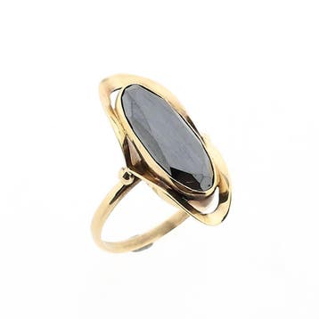 Gouden ring met hematiet, Handtassen en Accessoires, Ringen, 18 tot 19, Gebruikt, Ophalen of Verzenden, Met edelsteen