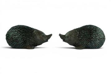 sculptuur, Pair of Charming Hedgehogs - 14 cm in length - 6