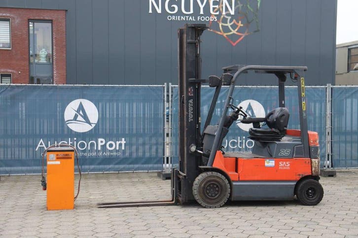 Veiling: Heftruck Toyota 7FBMF25 Elektrisch 2500kg 6.5m 2005, Zakelijke goederen, Machines en Bouw | Heftrucks en Intern transport