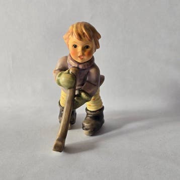 Goebel - Figurine - Hummel #2143/A - Eishockey-Spielerin /