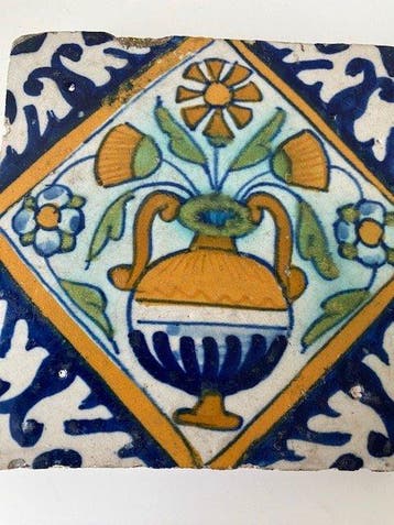 Tegel - Bloemen in een kwadraat - Delft - 1600-1650 -, Antiek en Kunst