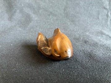 Ishikawa () – Japanse boxhout netsuke – ouder en jonge