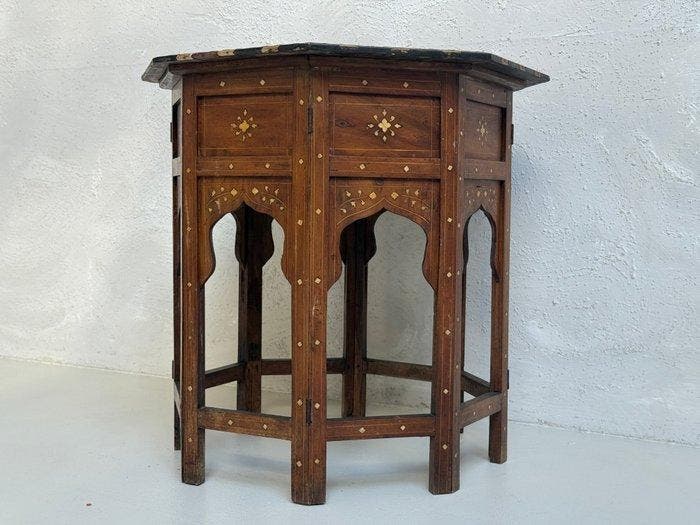 Bijzettafel - Wortelnotenhout - Inlegwerk Parelmoer, Antiek en Kunst, Curiosa en Brocante