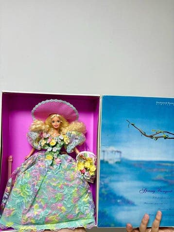 Mattel - Barbiepop Barbie Spring Bouquet Enchanted Seasons