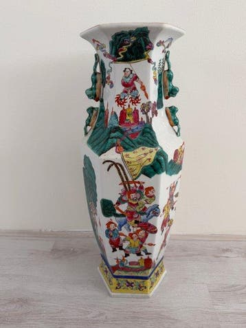 Chinese Famille Rose hexagonale decoratieve vaas met