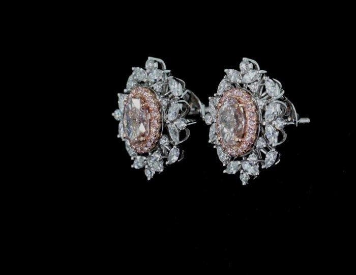 Boucles doreilles cloutées - 14 carats Or blanc - 4.10ct., Handtassen en Accessoires, Antieke sieraden