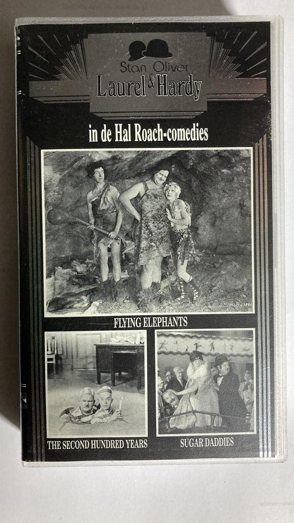 LAUREL & HARDY IN DE HAL ROACH-COMEDIES FLYING ELEPHANTS /, Cd's en Dvd's, VHS | Film, Gebruikt