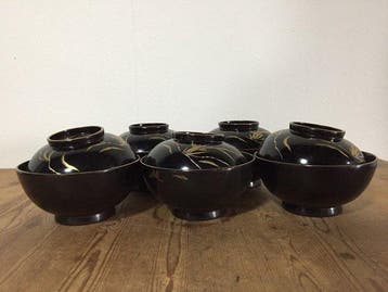 Elegant Japanese Black Lacquerware Covered Bowls with Gold, Antiek en Kunst
