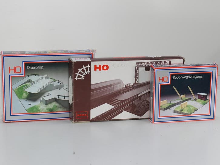 Schaal H0 bouwset draaibrug en spoorwegovergang #9507 (HEMA), Hobby & Loisirs créatifs, Trains miniatures | HO, Enlèvement ou Envoi